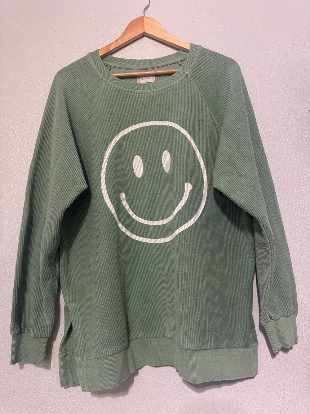 Relaxed Olive Green Smiley Sweatshirt - Women
